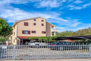 Marina Apartments, Baska