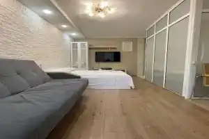 s gostinichnym servisom biznes-klassa s bolshoy vannoy i Smart-TV Apartments, Petropavlovsk