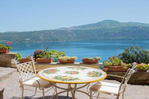 Giardino sul Lago SPA Jacuzzi Apartments, Marino