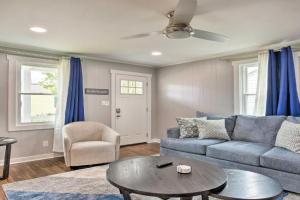 Cozy House with Private Yard, Close to Downtown, Greenville