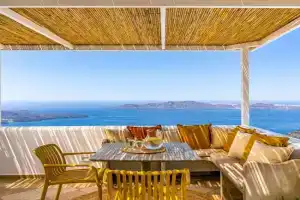 Vacay Suites, Fira