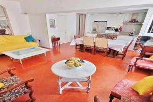 Appartement familial - 7pers- Hyères-centre Apartments, Hyeres
