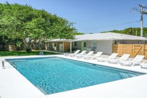 Paradise Palms - Nautilus Suite - Pool - Steps to Ocean - 10 min to Downtown! Apartments, Saint Augustine Beach