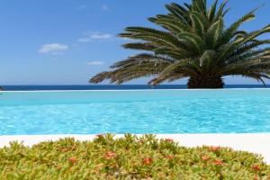 Sol Eterno - luxury Aparmtent with direct oceanview and extra services Apartments, Costa Teguise