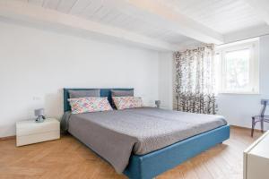 La Marina Apartment with Patio & Parking, Fano