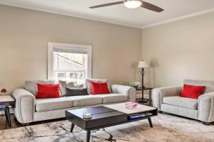 Ideally Located Penne Place with Deck and Grill Guest house, Greenville