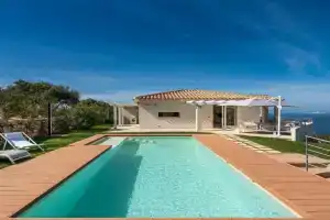 Villa Latisa, Capitana