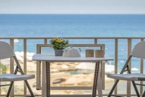 SEA-VIEW RETREAT 2 Apartments, Pembroke