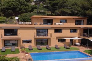 VILLA LA CALA with swimming pool & sea view, 10 min walk from the sea, Blanes