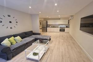 BARCELONA DUPLEX DE 3 HABITACIONES Apartments, Cornella de Llobregat