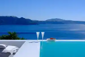 Lathouri Cave Villa, Oia