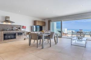 Fl5 TheLODGE Amazing views w terrace by Homely, Mellieha
