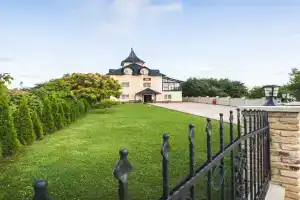 Navigator Hotel, Palich