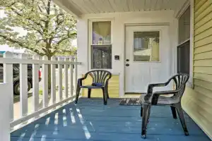 Wildwood Apartment - Porch and Enclosed Sunroom!, Wildwood
