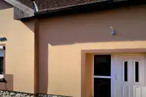 Eddy Apartman, Eger