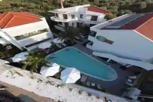 Essentia Vita Comfy Suites, Limenas
