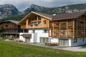 Apartments Picenin, La Villa