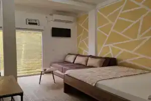 Apartment Center, Sutomore