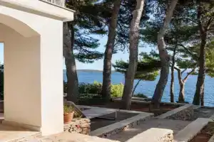 LUMA HVAR Premium Beachfront Villa 1st Row to Sea, Ivan Dolac