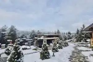 Belvedere Hills Villa, Dospad