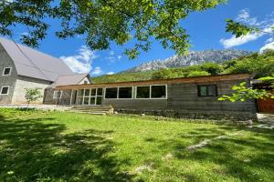 Magic Space Petros Skafias Guest house, Bajraku i Thethit