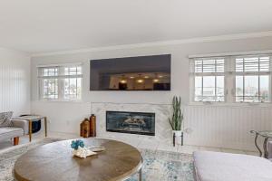Rise and Shine Apartments, Newport Beach