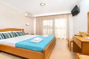 Aperito Studios, Potos