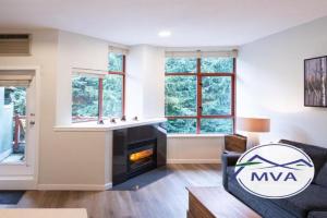 Alpenglow Lodge Snooze Studio with Den by MVA, Whistler