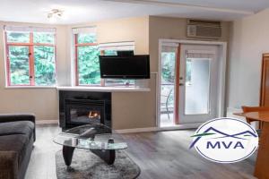 Alpenglow Lodge Studio with Pool Views by MVA, Whistler