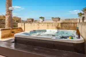 Harbour Views Gozitan Villa Shared Pool - Happy Rentals, Ghajnsielem