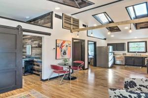 Modern Apartment with Furnished Deck, Louisville