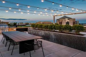 Gorgeous 1 Bedroom At Clarendon With Gym and Rooftop, Arlington