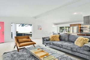 The Guava Door - Cheerful Mid-Century - big yard, free parking Guest house, Austin