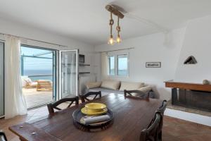 Lotos House - Unique Seaview Apartment, Kinion