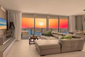 Luxury 3 Br - Corner Balcony - Panoramic View - Pools Guest house, Hollywood