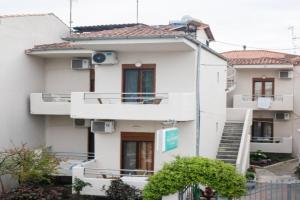 Alexandra Studios, Kallithea