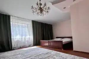 7 Ochen teplaya i uyutnaya v TOP-LOKATsII vozle BAYTEREKA dlya 1-4 chel krovat i divan Apartments, Astana