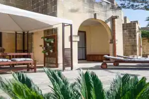 Luzzu - Family Friendly Maisonette Apartments, Xlendi