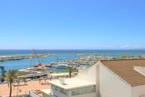 Estepona Port Luxury Apartment AURA, Estepona