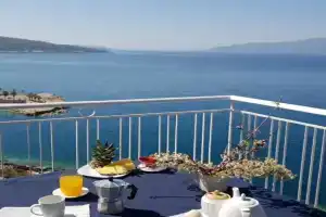 Beachfront Luxe Apartment, Sarande