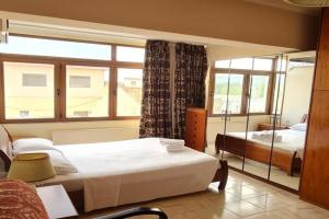 Green Sunshine Apartments, Theologos