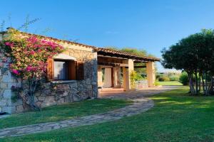 BouganVilla by the Beach - 1, San Teodoro