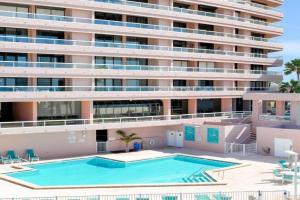 Crescent Beach Club II PHB Guest house, Clearwater Beach