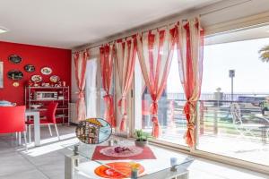 Castello Normanno Modern Sea View Apartment, Aci Castello