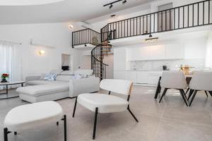 Villa Božica - sea view stone villa with free parking, Makarska