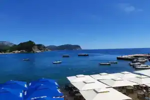 Ambassador Apartments, Petrovac