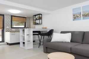STUDIO TINA in centar with parking, Split