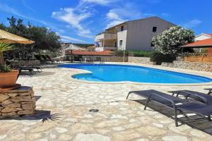 Luxurious 2 bedroom apartment with terrace and pool, Vinisce
