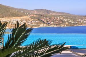 Luxury 5 bedroom villa with heated infinity pool & amazing sea views, Kalkan
