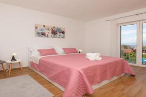Apartment Nona - Center, 150 meters from the beach, Supetar
